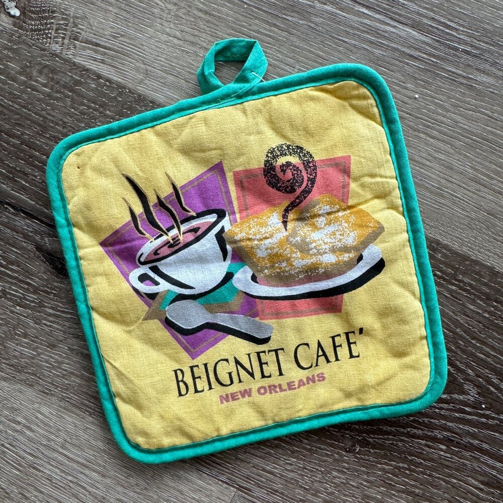Vintage 90s cafe art pastel quilted pot holder / OS